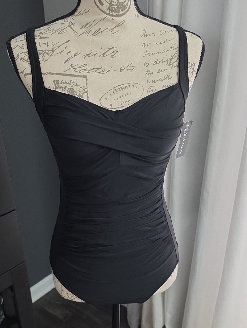 Sleek Black Retro Push-up One-Piece Swimsuit - Picture 3 of 11